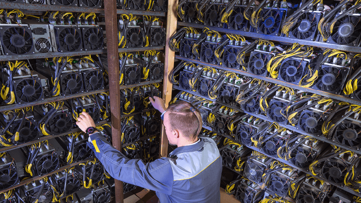 
			В мае доходы майнеров биткойнов достигли 1,08 млрд долларов, но затем цены резко обрушились		